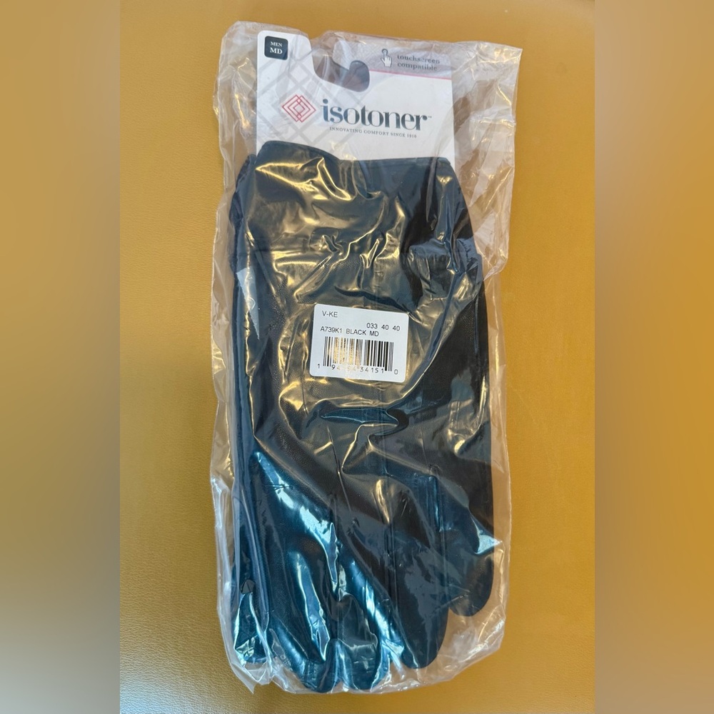 Men’s Isotoner Microsuede Wrist Tab Water Resist Touchscreen Gloves. Black. Med